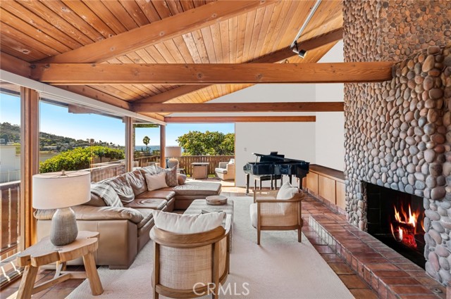 Detail Gallery Image 2 of 14 For 1346 Cerritos, Laguna Beach,  CA 92651 - 3 Beds | 2 Baths