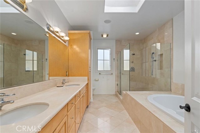 Detail Gallery Image 10 of 18 For 1002 5th St, Hermosa Beach,  CA 90254 - 5 Beds | 4/1 Baths