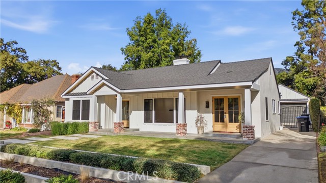 Detail Gallery Image 4 of 56 For 1230 Oak Circle, Glendale,  CA 91208 - 3 Beds | 2 Baths