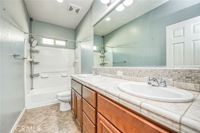 Detail Gallery Image 18 of 31 For 2427 S Laguna Ct, Visalia,  CA 93292 - 4 Beds | 2 Baths