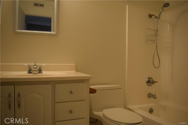 91 Oval Road, Irvine CA: https://media.crmls.org/medias/1e255596-8370-484e-a3e5-90f602dd5a0b.jpg