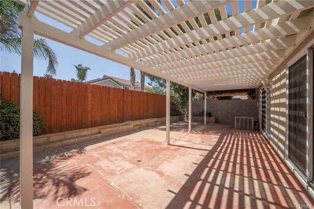 Detail Gallery Image 4 of 12 For 11500 Winery Dr, Fontana,  CA 92337 - 4 Beds | 3/1 Baths