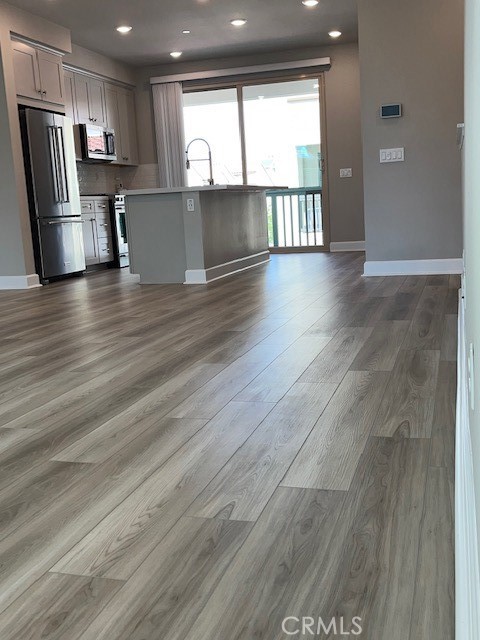 7256 Highwater Dr, Huntington Beach CA: https://media.crmls.org/medias/1e2827fa-087c-4d8a-827a-0dc5b6664448.jpg