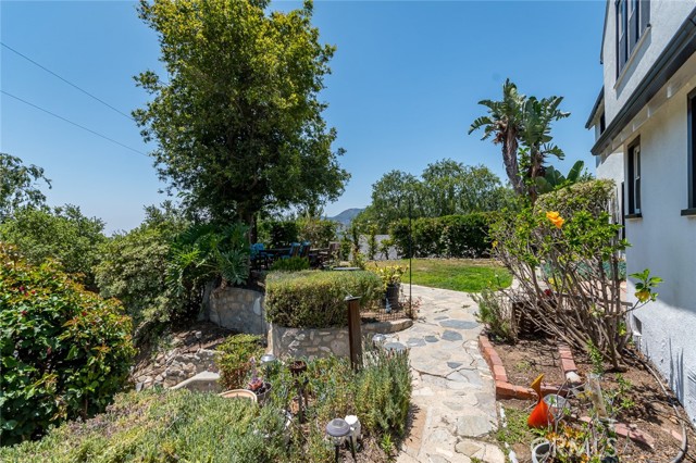 1967 Hilldale Drive, La Canada Flintridge CA: https://media.crmls.org/medias/1e294536-1472-4f02-9e8e-206d105623a9.jpg