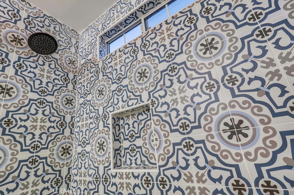 https://media.crmls.org/medias/1e29733c-6cd4-45f5-b42f-683debde84a2.jpg?preset=X-Large