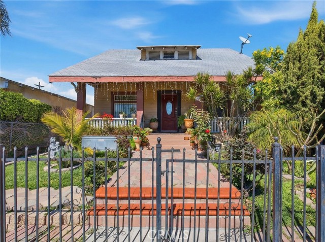 Detail Gallery Image 2 of 30 For 123 E 65th St, Los Angeles,  CA 90003 - 3 Beds | 2 Baths