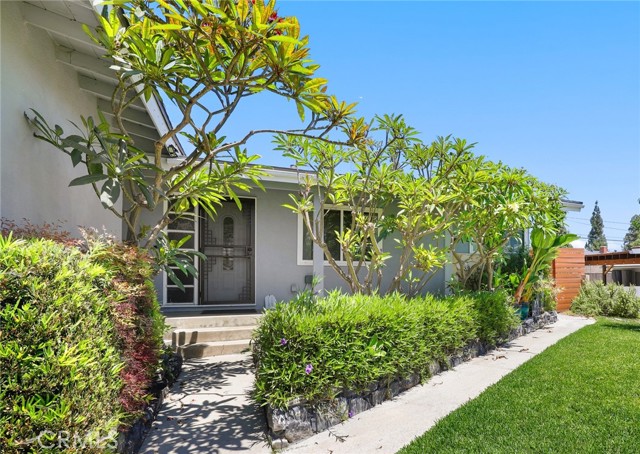 Detail Gallery Image 2 of 21 For 13708 El Espejo Rd, La Mirada,  CA 90638 - 3 Beds | 2 Baths