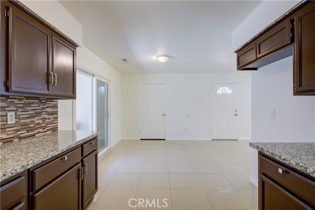 402 La Mesa Street, Merced CA: https://media.crmls.org/medias/1e2c0c0e-a5fd-4ac7-9f8a-52ef4147bf03.jpg