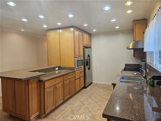 Detail Gallery Image 7 of 27 For 18310 Karen Dr, Tarzana,  CA 91356 - 4 Beds | 5 Baths