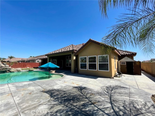 16052 W Middleton Avenue, Kerman CA: https://media.crmls.org/medias/1e2d9965-0b37-4ebf-b0fc-e10006444b11.jpg