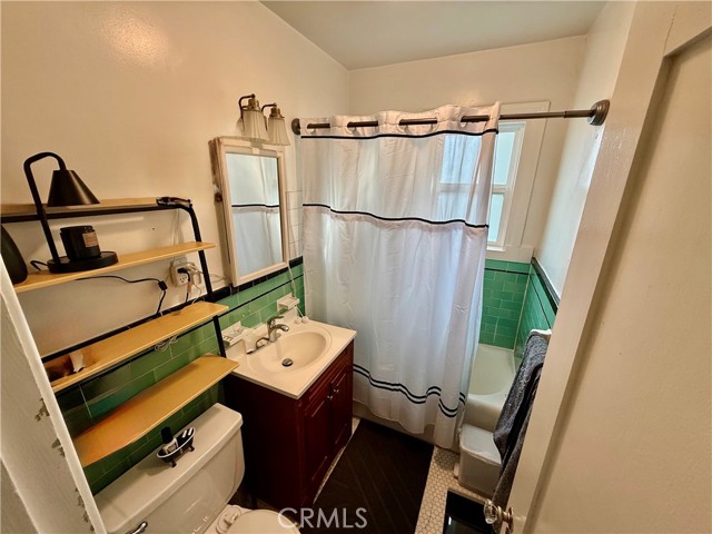 Detail Gallery Image 14 of 30 For 79 N Berkeley, Pasadena,  CA 91107 - 4 Beds | 2 Baths