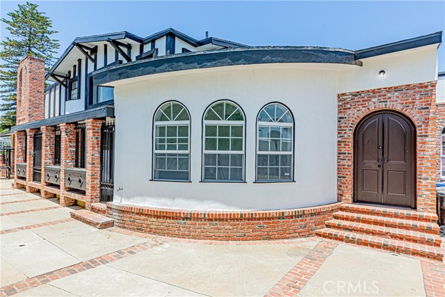 5334 S Victoria Avenue, Los Angeles CA: https://media.crmls.org/medias/1e2fad1c-5348-4c93-a500-8322124032c2.jpg