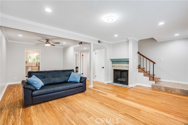 Detail Gallery Image 5 of 27 For 10220 Zelzah Ave #3,  Northridge,  CA 91325 - 2 Beds | 2/1 Baths