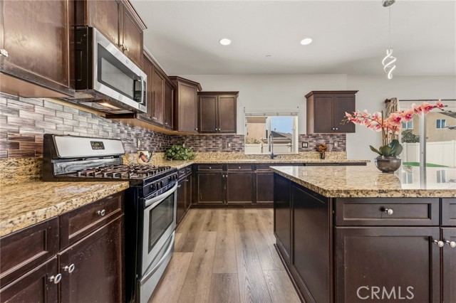 Detail Gallery Image 12 of 49 For 4759 Brison Ct, Jurupa Valley,  CA 91752 - 5 Beds | 3 Baths