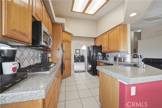 Detail Gallery Image 3 of 47 For 12035 Barbet, Phelan,  CA 92371 - 4 Beds | 2 Baths