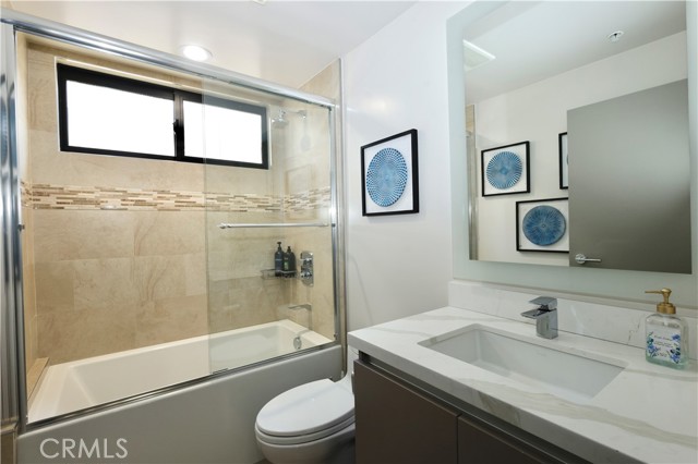Detail Gallery Image 18 of 20 For 18703 Redwing St, Tarzana,  CA 91356 - 3 Beds | 2/1 Baths