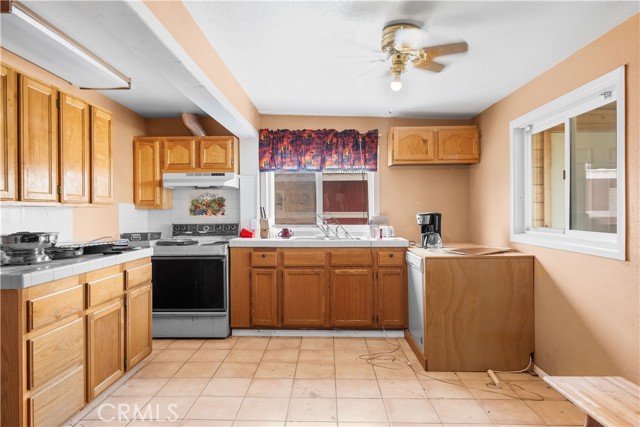 Detail Gallery Image 9 of 22 For 14433 Roy Rogers Ranch, Oro Grande,  CA 92368 - 6 Beds | 5 Baths