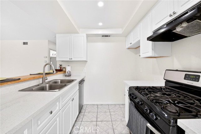 Detail Gallery Image 2 of 20 For 2324 Lillyvale Ave #143,  Los Angeles,  CA 90032 - 2 Beds | 2 Baths