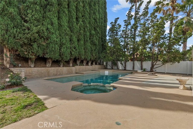 12847 Winthrop Avenue, Granada Hills CA: https://media.crmls.org/medias/1e333efe-1e53-4980-b5a3-e73cff7091b7.jpg