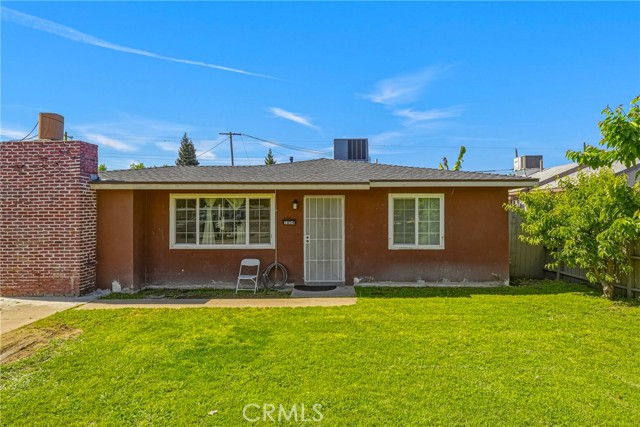 Detail Gallery Image 4 of 39 For 1054 W 24th, Merced,  CA 95340 - 3 Beds | 1 Baths