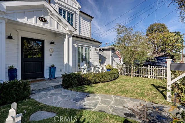 Detail Gallery Image 4 of 42 For 1717 Pacific Ave., Manhattan Beach,  CA 90266 - 4 Beds | 3 Baths