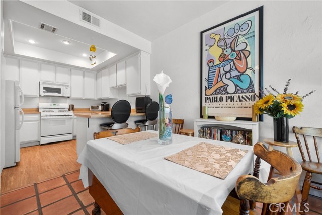 Detail Gallery Image 15 of 34 For 10831 Roycroft St #8,  Sun Valley,  CA 91352 - 3 Beds | 3 Baths