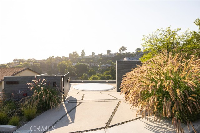 1000 Oriole Drive, Laguna Beach CA: https://media.crmls.org/medias/1e35e800-99e0-4de7-a535-e996bfb382fb.jpg