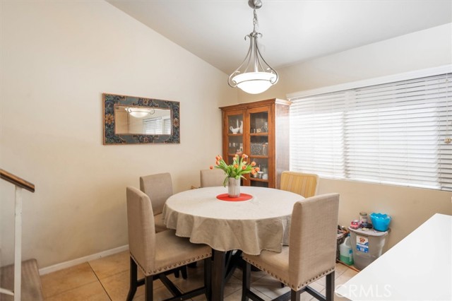 Detail Gallery Image 13 of 25 For 5461 Newcastle Ave #8,  Encino,  CA 91316 - 2 Beds | 2/1 Baths