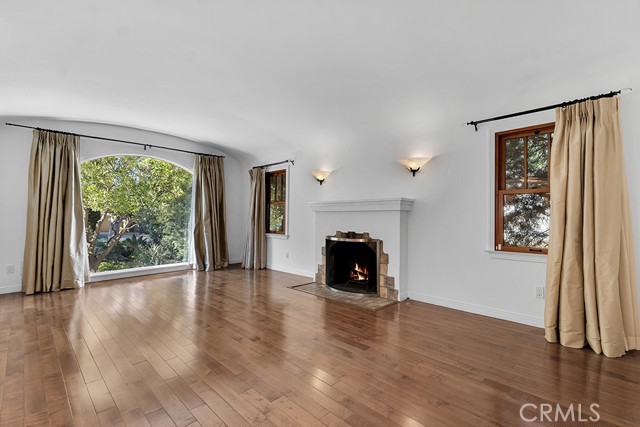 Detail Gallery Image 2 of 36 For 14627 Killion St, Sherman Oaks,  CA 91411 - 2 Beds | 2 Baths