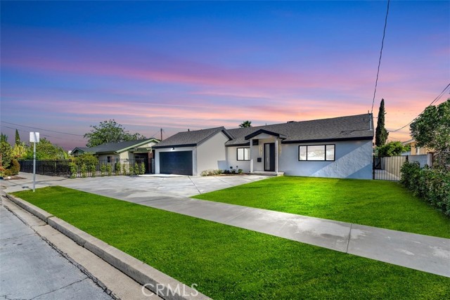 11240 Lull Street, Sun Valley CA: https://media.crmls.org/medias/1e36eff2-edca-439e-8e8f-54197a3f611d.jpg