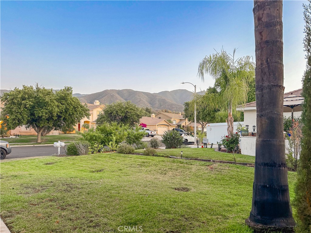 https://media.crmls.org/medias/1e3710e8-784e-4757-b124-8a31b86607c0.jpg?preset=X-Large