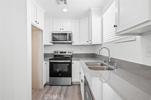 Detail Gallery Image 12 of 12 For 528 W 43rd St, Los Angeles,  CA 90037 - – Beds | – Baths