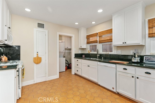 Detail Gallery Image 17 of 32 For 728 Belmont Ave, Long Beach,  CA 90804 - 2 Beds | 2 Baths