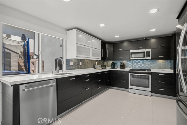 22835 Styles Street, Woodland Hills CA: https://media.crmls.org/medias/1e3854f6-d8d7-4140-806b-0bc22e049993.jpg