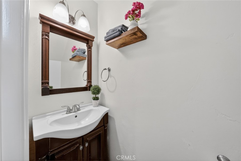 https://media.crmls.org/medias/1e3867cc-98ae-4a8b-8bce-9c5557209fc1.jpg?preset=X-Large