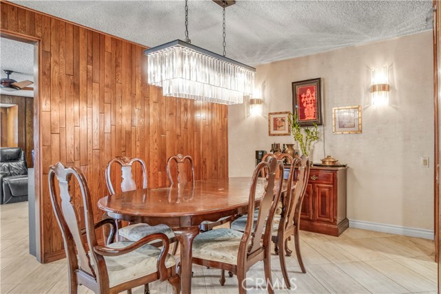 Detail Gallery Image 12 of 44 For 24206 Saint Edens Circle, West Hills,  CA 91307 - 4 Beds | 3 Baths