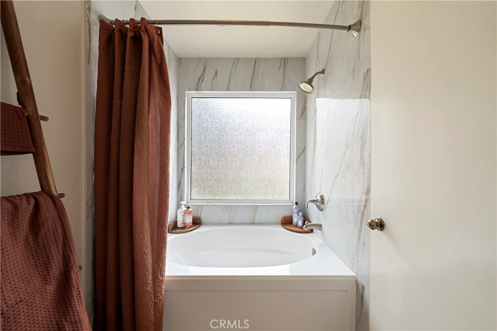 https://media.crmls.org/medias/1e38b37a-0e05-4444-b6f5-af8cce71b2b6.jpg?preset=X-Large