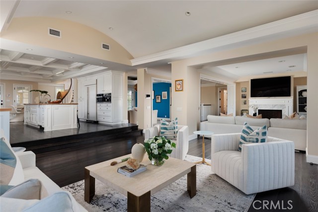 Detail Gallery Image 27 of 69 For 125 Kings Pl, Newport Beach,  CA 92663 - 5 Beds | 6/1 Baths