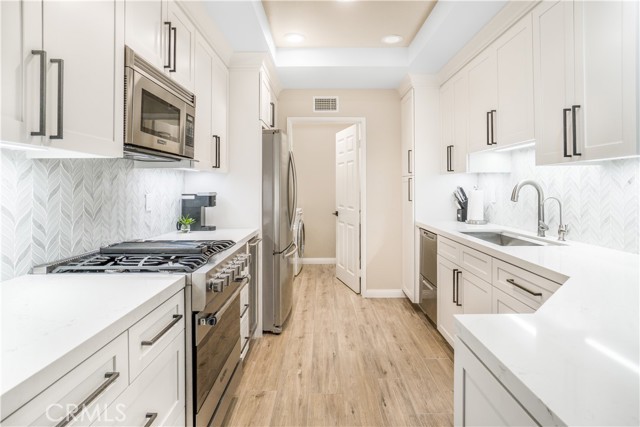 9 Brittany, Newport Beach CA: https://media.crmls.org/medias/1e3b5208-9196-4202-82be-6468551e0a6d.jpg