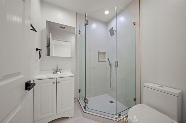 Detail Gallery Image 14 of 25 For 252 W Tujunga Ave, Burbank,  CA 91502 - 3 Beds | 2 Baths