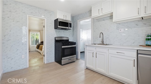 Detail Gallery Image 11 of 40 For 215 N Mcclay, Santa Ana,  CA 92701 - 5 Beds | 2 Baths