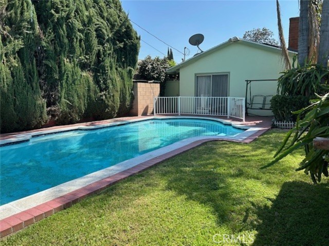 Detail Gallery Image 11 of 28 For 14125 Burton, Panorama City,  CA 91402 - 3 Beds | 2 Baths