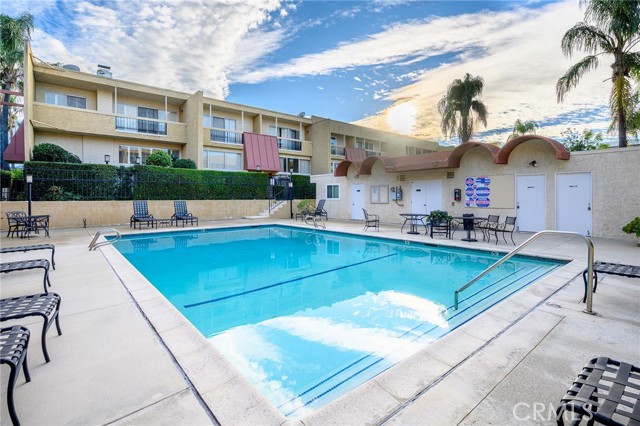 Detail Gallery Image 27 of 31 For 5435 Yarmouth #7,  Encino,  CA 91316 - 2 Beds | 2/1 Baths