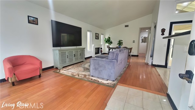 11622 Remington Street, Sylmar CA: https://media.crmls.org/medias/1e3e7be2-65ed-4700-8d66-ebf267e1ac19.jpg