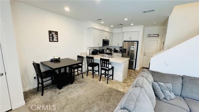 Detail Gallery Image 5 of 23 For 1376 Chervil Way, Upland,  CA 91786 - 2 Beds | 2/1 Baths