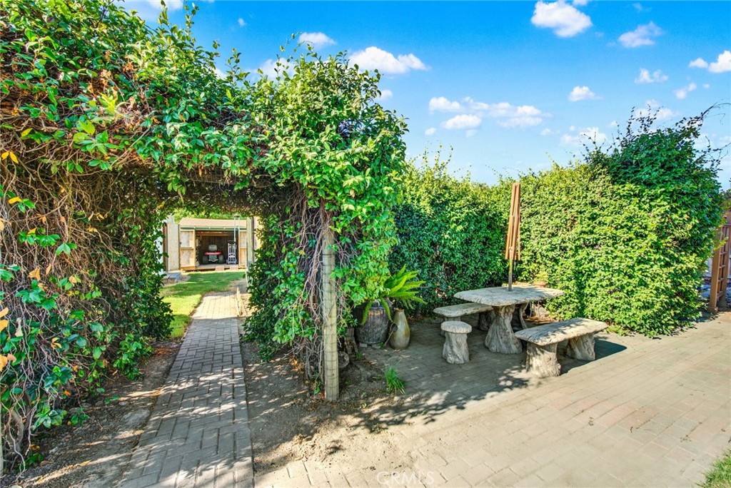 https://media.crmls.org/medias/1e3ef246-5d98-449e-bc09-6331445b6257.jpg?preset=X-Large