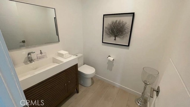 5357 Ellenvale Avenue, Woodland Hills CA: https://media.crmls.org/medias/1e3f564a-a04a-422e-8e68-c5036b9b5236.jpg
