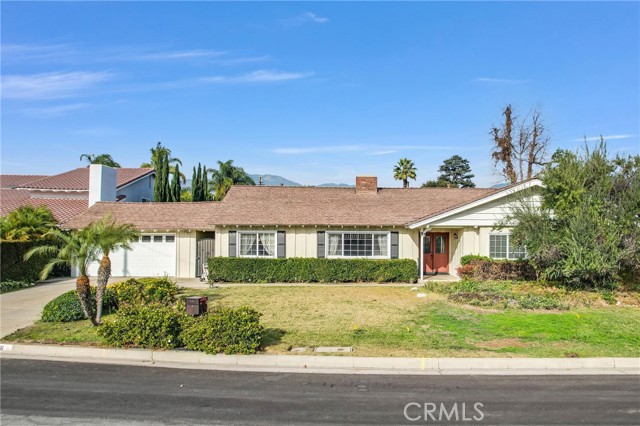 61 W Birchcroft Street, Arcadia CA: https://media.crmls.org/medias/1e3f91be-4fdb-4b12-b6dc-c12eeea1402d.jpg