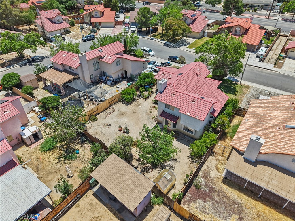 https://media.crmls.org/medias/1e3f9ee1-9c46-4003-87de-1a2dadf2761e.jpg?preset=X-Large