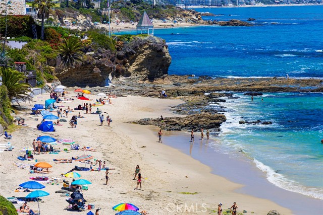 1051 Marine Drive, Laguna Beach CA: https://media.crmls.org/medias/1e3ff091-afff-499e-bb11-7194fe14586d.jpg